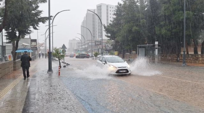 16 il için turuncu ve sarı uyarı: Kuvvetli yağışa dikkat