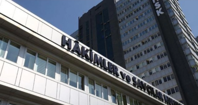 4 bin 36 hakim ve savcının görev yeri değişti