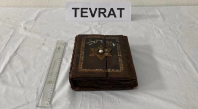 700 yıllık Tevrat ele geçirildi