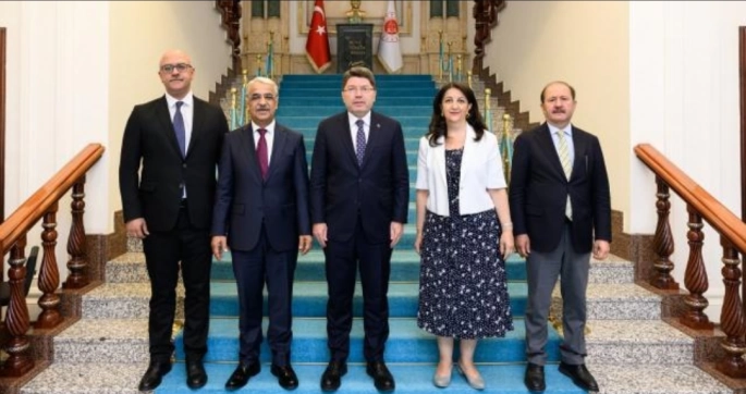 Adalet Bakanı Tunç, DEM Parti heyetini kabul etti