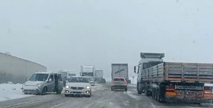 Adıyaman'da sağanak, Darende ve Çelikhan'da kar yağışı etkili oluyor