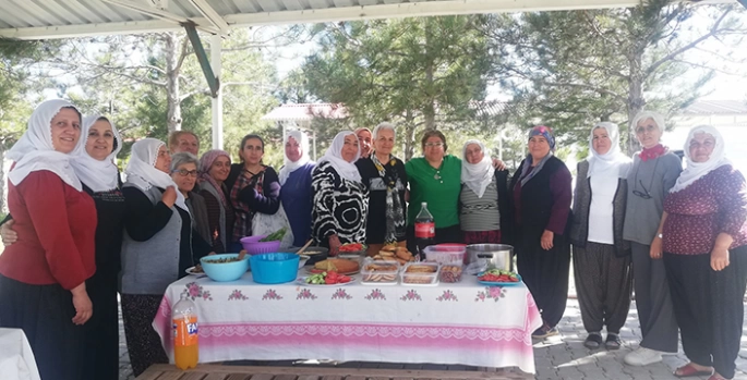 Ağın'da kadınlar Hıdırellez'i kutladı