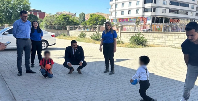 Ağrı'da anneleriyle cezaevinde kalan çocuklar için etkinlik düzenlendi 