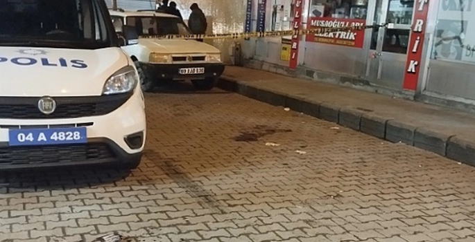 Ağrı'da çatıdan düşen adam ağır yaralandı!