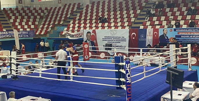 Ağrı'da düzenlenen Genç Erkekler Türkiye Ferdi Boks Şampiyonası sona erdi