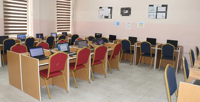Ağrı'da lise öğrencileri için bilgisayar laboratuvarı kuruldu