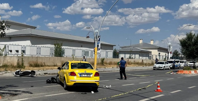 Ağrı'da taksi ile çarpışan motosikletteki karı koca hayatını kaybetti