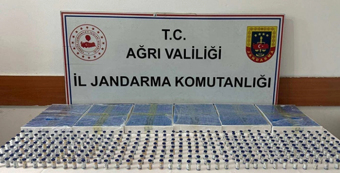 Ağrı'da yabancı uyruklu kişinin valizinde 4 bin 20 vücut geliştirme ilacı ele geçirildi