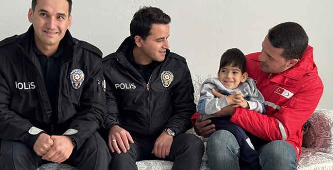 Ağrılı engelli çocuğun polislik hayali bir günlüğüne gerçek oldu