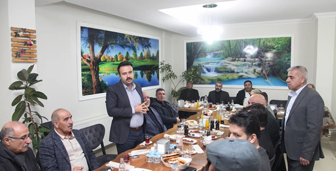 Ahlat'ta muhtarlar ve protokol üyeleri iftarda buluştu