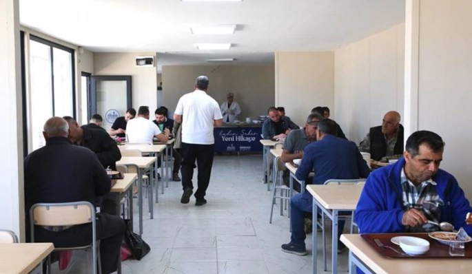 AK Parti’li belediye Millet Lokantası açtı: 3 çeşit yemek 80 lira