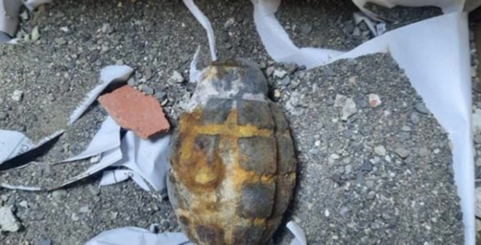 Ardahan'da kazı çalışmalarında bulunan el bombası imha edildi