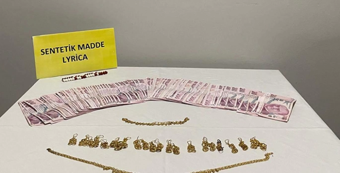 Ardahan'da kuyumcuya sahte altın sattığı öne sürülen 3 şüpheli yakalandı