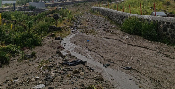 Ardahan'da sağanak nedeniyle köy yolları zarar gördü