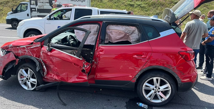Ardahan'daki trafik kazasında 3 kişi yaralandı