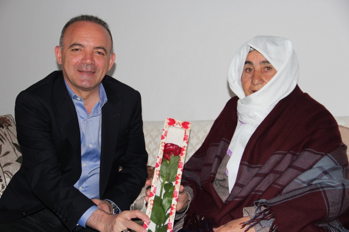 Ardahan Valisi Öner'den şehit annelerine 