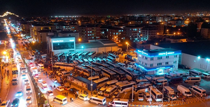 Artı Değer Vanspor FK taraftarları 60 otobüsle Kayseri'ye gitti