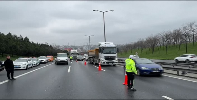 Avcılar'da zincirleme trafik kazasında 2 kişi öldü, 4 kişi yaralandı