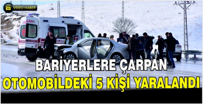 Bariyerlere çarpan otomobildeki 5 kişi yaralandı