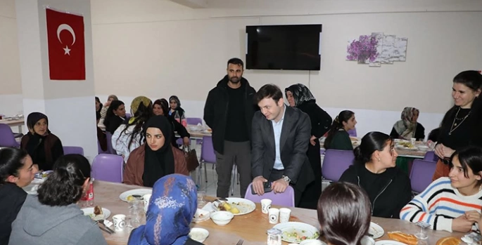 Başkale'de yetim ve öksüz çocuklar iftarda buluştu