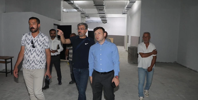 Başkale Kaymakamı Yapımı Devam Eden Okulları İnceledi