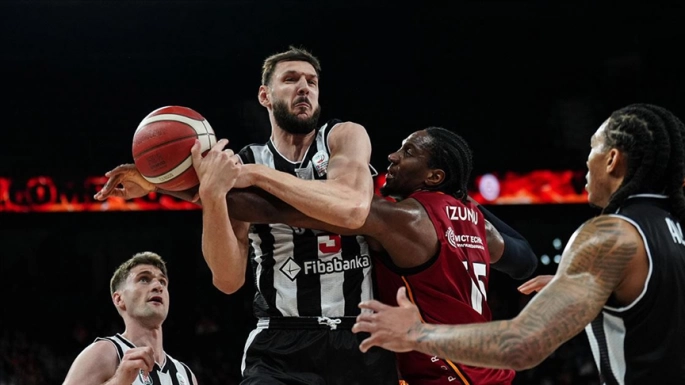 Beşiktaş Fibabanka, Galatasaray'ı 107-85 yenerek yarı finale yükseldi