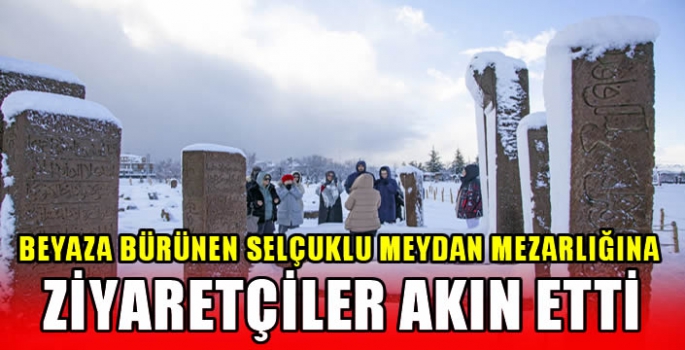 Beyaza bürünen Selçuklu Meydan Mezarlığına ziyaretçiler akın etti