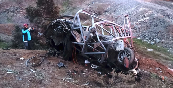 Bingöl'de elektrik direğine çarpan otomobildeki 1 kişi öldü 1 kişi yaralandı