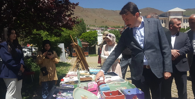 Bingöl'de kadınların hazırladığı el sanatları sergisi açıldı