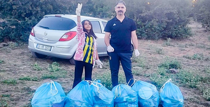 Bingöl'de öğretmen ve kızı mesire alanındaki çöpleri topladı