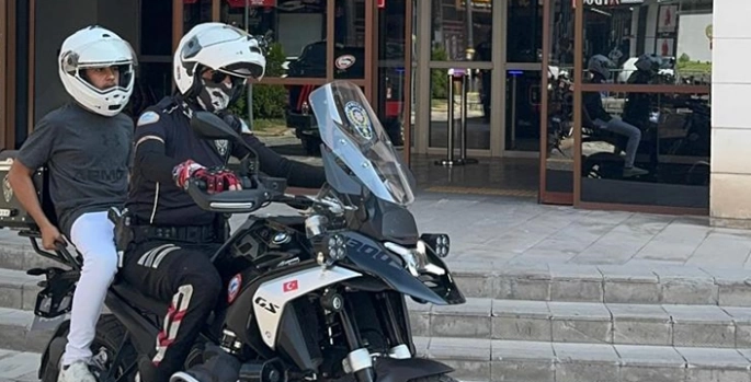 Bingöl'de polis ekipleri öğrencileri LGS sınavına yetiştirdi