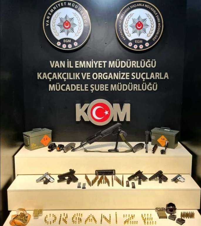 ÇOK SAYIDA SİLAH VE MÜHİMMAT ELE GEÇİRİLDİ
