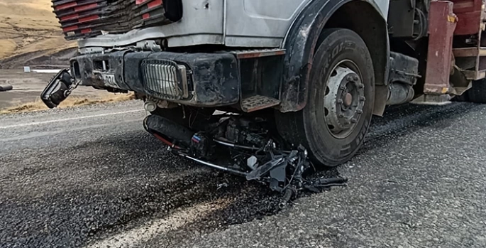 Bitlis'te ablasının düğün konvoyunda vinçle çarpışan motosikletin sürücüsü öldü