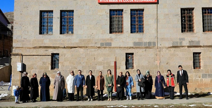 Bitlis'te Annemle Kütüphanedeyim projesi başladı.