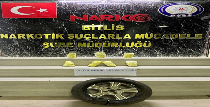 Bitlis'te aracın yedek lastiğine zulalanmış 5 kilo 114 gram uyuşturucu ele geçirildi