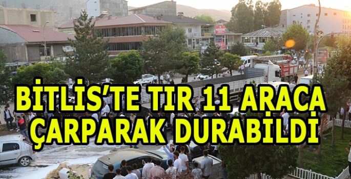 Bitlis'te freni boşalan tır 11 araca çarptı