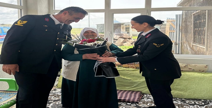 Bitlis'te jandarma ekiplerinden şehit annelerine ziyaret