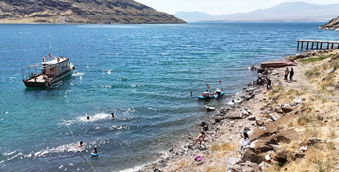 Bitlis'te Kabotaj Bayramı yüzme etkinliğiyle kutlandı