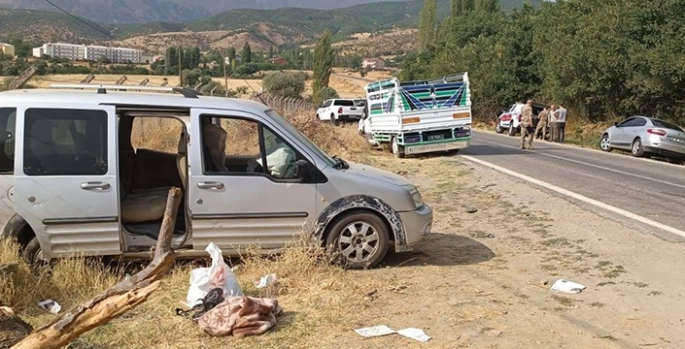 Bitlis'te kamyonet ile hafif ticari aracın çarpıştığı kazada 5 kişi yaralandı