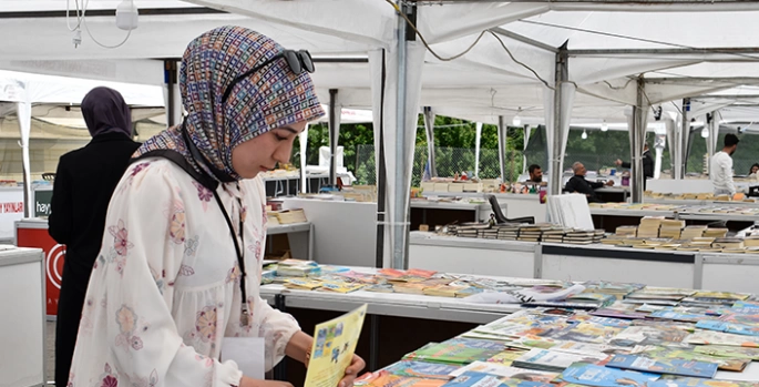 Bitlis'te Kitap Fuarı sürüyor