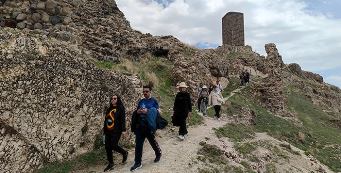 Bitlis'te öğretmenler doğa yürüyüşü yaptı