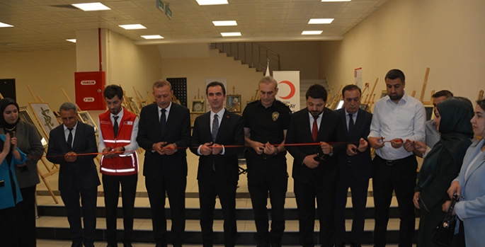 Bitlis'te özel gereksinimli bireyler yararına sergi açıldı