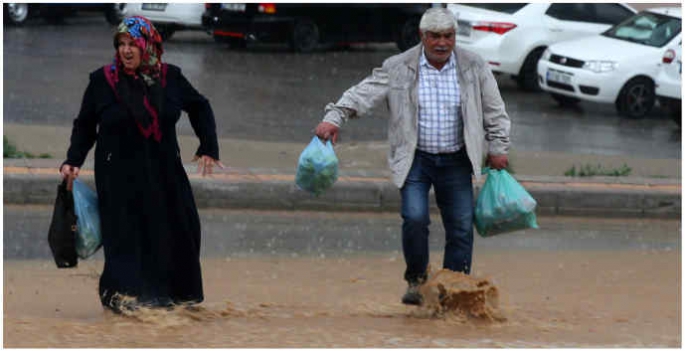 Bitlis'te sağanak etkili oldu