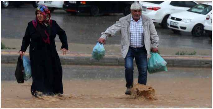 Bitlis'te sağanak etkili oldu