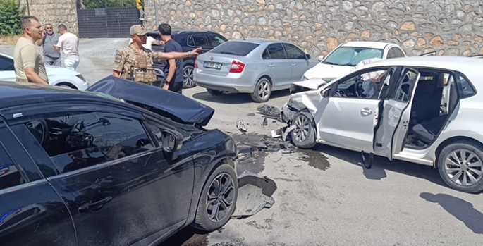 Bitlis'te trafik kazalarında 5'i çocuk 19 kişi yaralandı