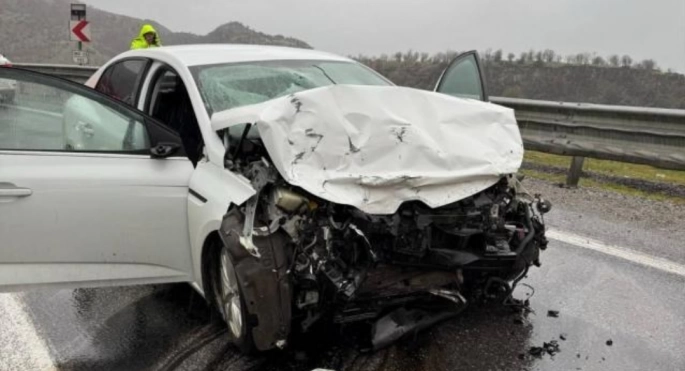 Bitlis'te trafik kazası: 1 ölü, 1 yaralı