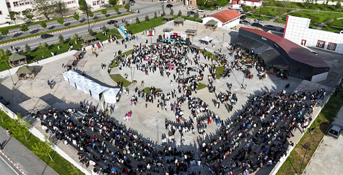 Bitlis'te üniversite öğrencileri bahara merhaba etkinliğinde eğlendi
