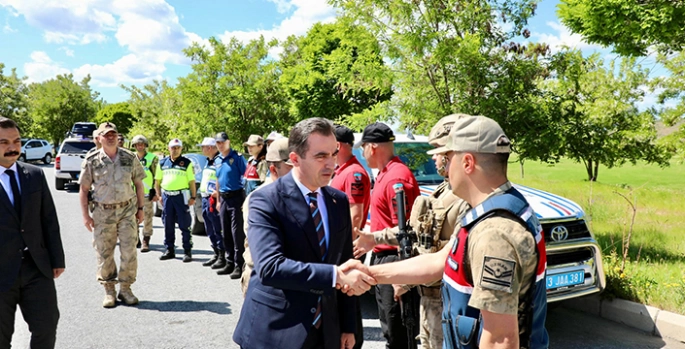 Bitlis Valisi Karakaya, yol kontrol noktalarını ziyaret etti