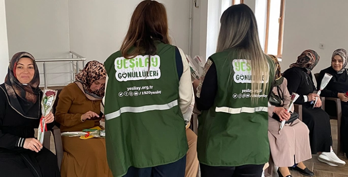 Bitlis Yeşilay Şubesi ekipleri Anneler Günü'nü kutladı