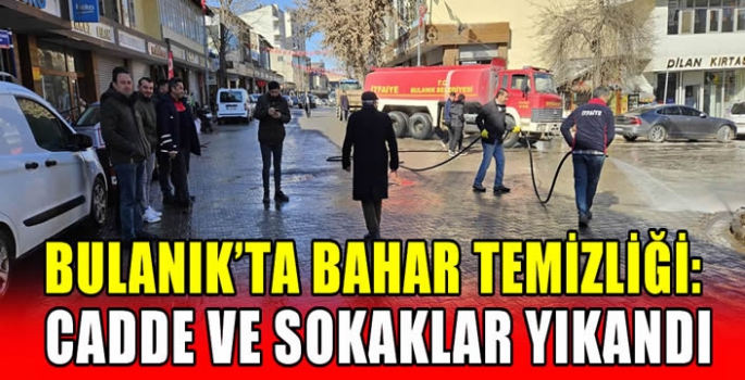 Bulanık’ta bahar temizliği: Cadde ve sokaklar yıkandı